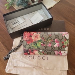 Gucci Bloom Monogram Wallet/Wristlet